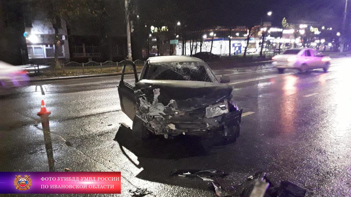 В Иванове «ВАЗ» и «Мерседес» не поделили полосу, три человека получили травмы