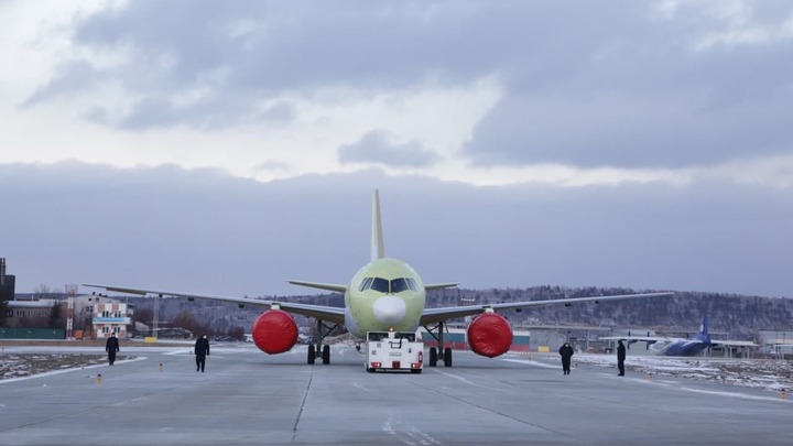 Ростех презентовал первый полностью российский самолёт. МС-21 готовится к лётным испытаниям