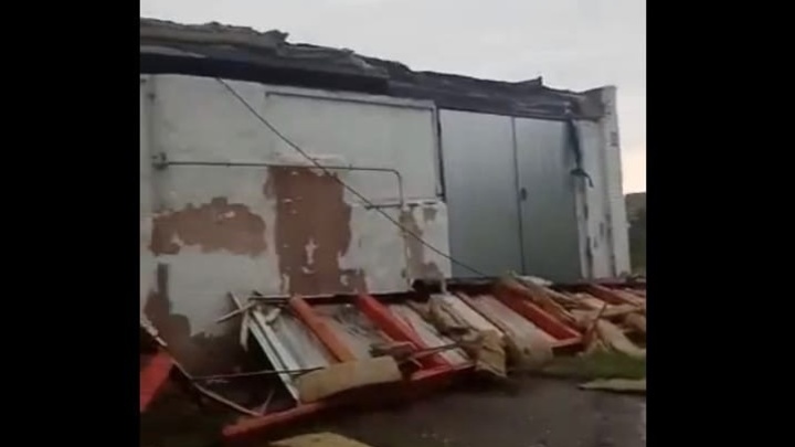 В Челябинской области ураган снёс крышу пожарной части