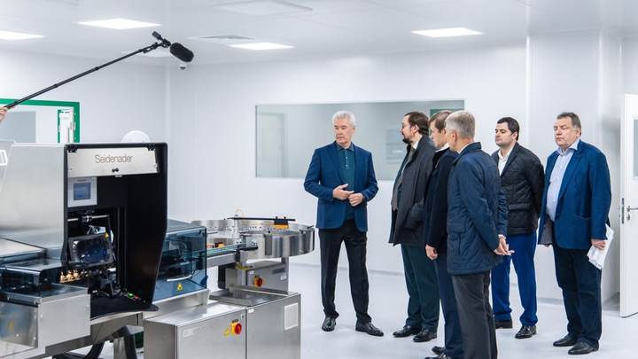 Москвичи без лекарств не останутся: Новые заводы уже на подходе