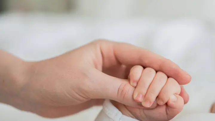 Вакцины от COVID приводят к выкидышам у беременных. Количество смертей детей выросло в 20 раз - иск