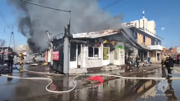 Появилось видео мощного пожара на рынке в Солнечногорске