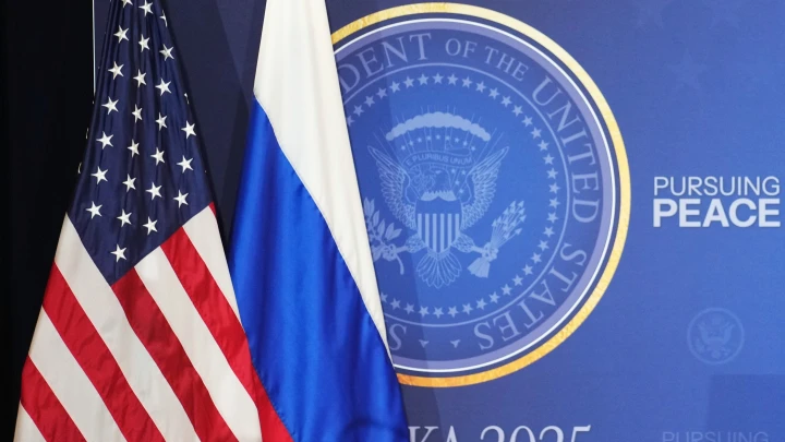 Вынесли из зала без чувств: Охранник Трампа не выдержал накала страстей на Аляске