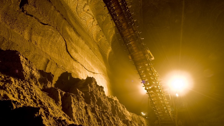 Иностранцев изгнали: Недра России перешли под контроль отечественных юрлиц