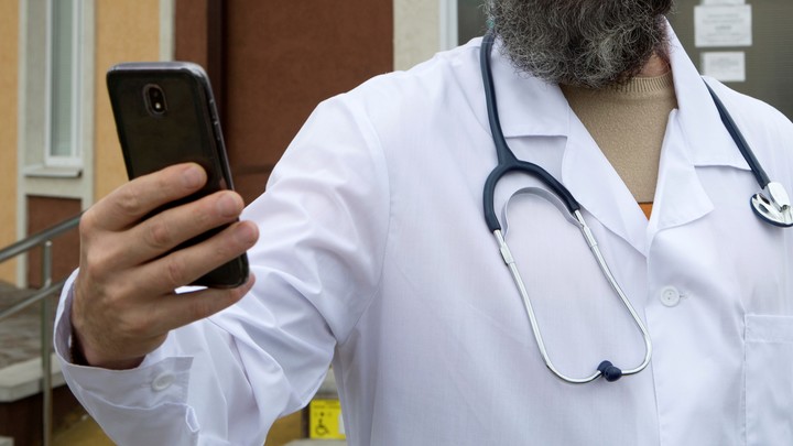 Сбылась мечта пациента: депздрав Ивановской области опубликовал номера прямых телефонов главврачей