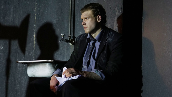 SHOT: Звезда «Кухни» может распрощаться с 8 млн рублей за срыв съемок