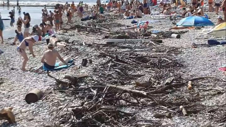 «Хуже отпуска не помню!»: туристы в ярости от последствий потопа, но домой не собираются