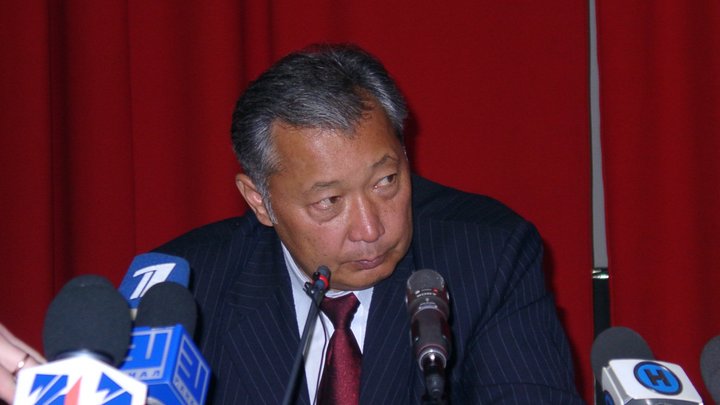 В Кыргызстане объявил в розыск экс-президента страны Бакиев, зная, что он скрывается в Беларуси