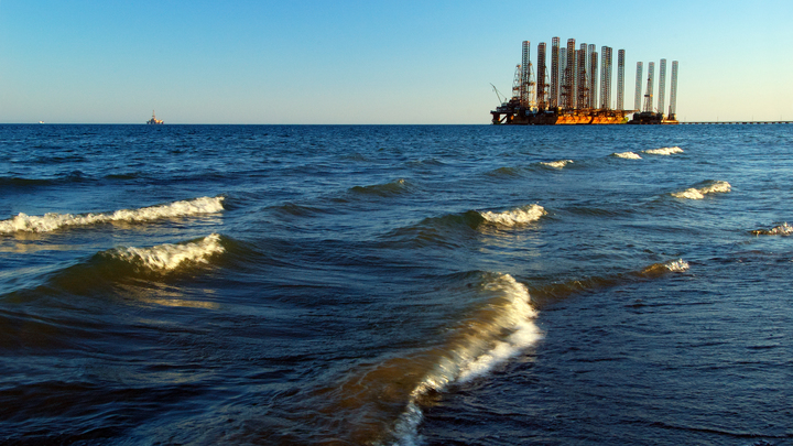 Названа основная причина разлива нефти под Новороссийском