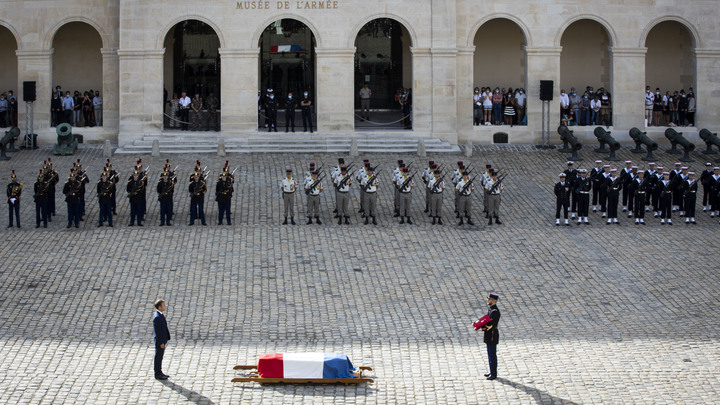 С Бельмондо простились во Франции по-президентски