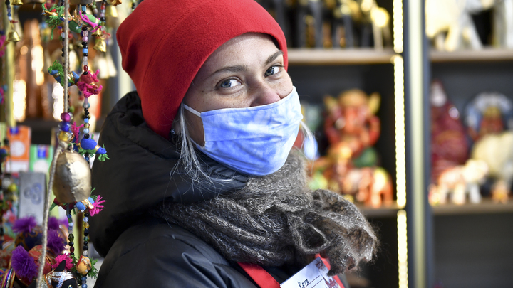 Снимать маски преждевременно: Инфекционист указал на неочевидный плюс антиковидных мер