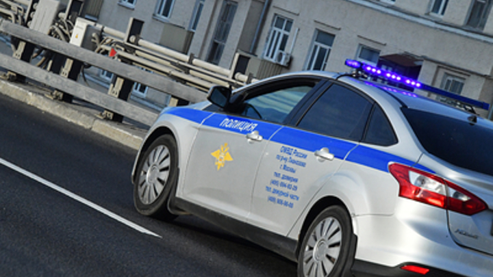 В Сочи в служебном автомобиле обнаружили тело сотрудника ППС