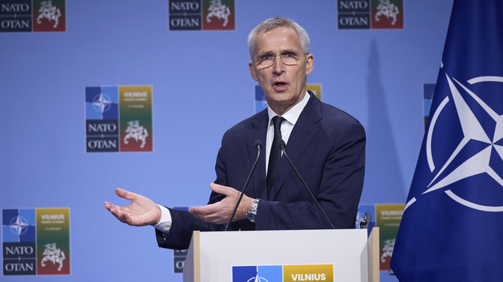 Генсек НАТО Столтенберг: капитуляция Украины не приведет к миру