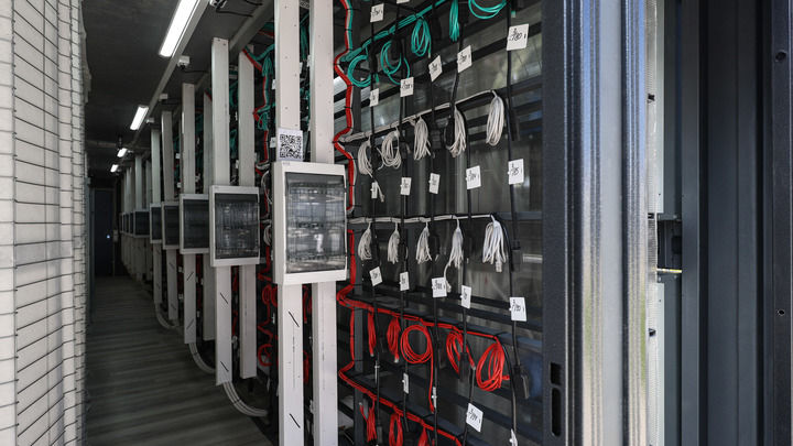 Пожар на подстанции. Подземные майнинговые фермы оставили часть Махачкалы без света