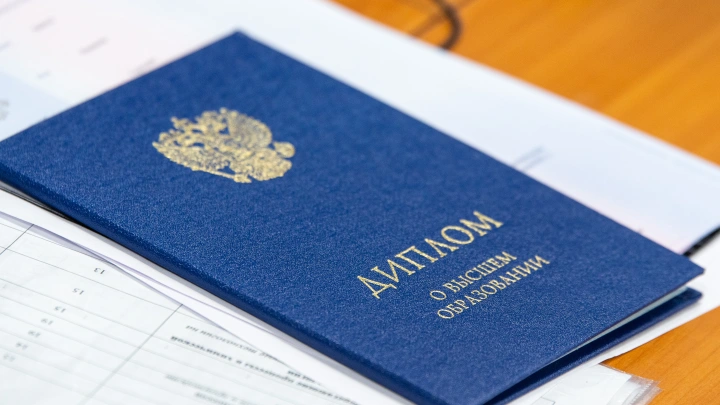 Ученые выяснили, что люди с высшим образованием медленнее стареют