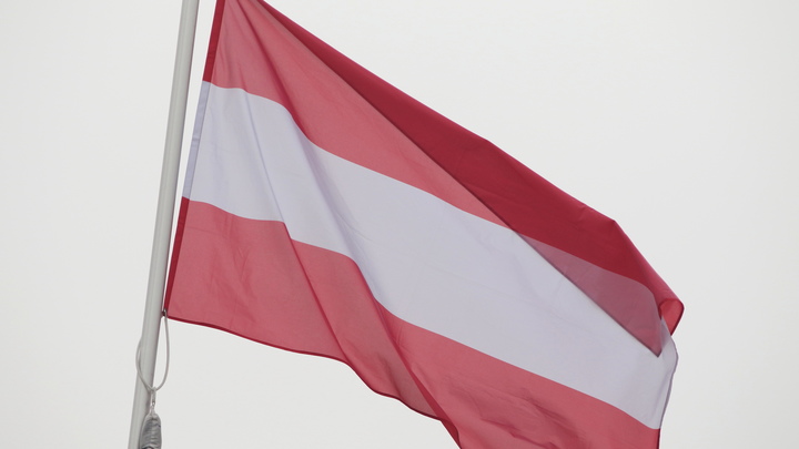 Канцлер Австрии предложил Вену для переговоров по Украине