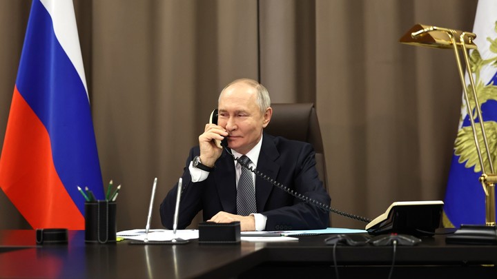Зарубин рассказал, как Путин с помощью ручки починил свои наручные часы
