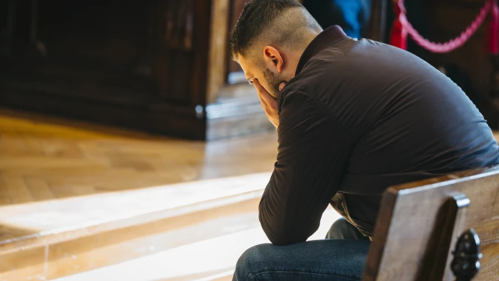 Безумный ресторатор из Франции разрубил человека пополам и приготовил