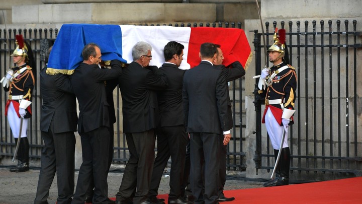 Франция подсчитала число жертв COVID-19. Каждые сутки в стране умирает в среднем 250 больных