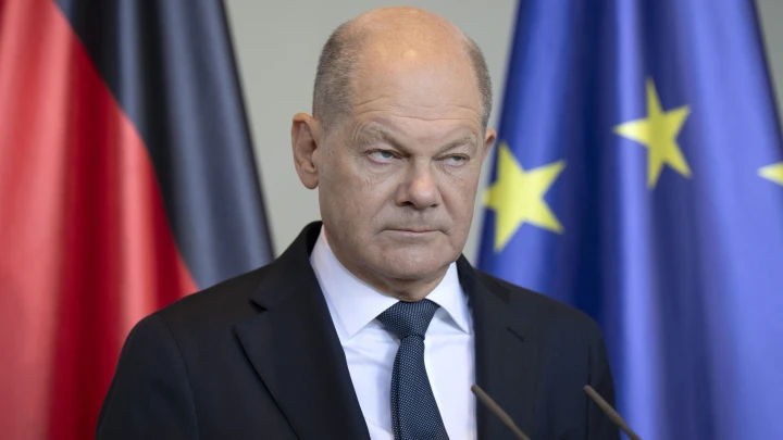 Трамп заготовил союзникам щелчки, подзатыльники и санкции: Лидерам ЕС светит судьба Шольца