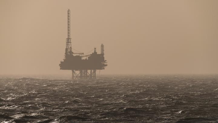 С буровых платформ Черноморнефтегаза эвакуированы 94 человека — Аксёнов