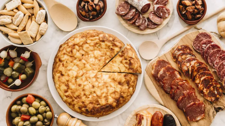 Диетолог назвала самые опасные начинки для блинов