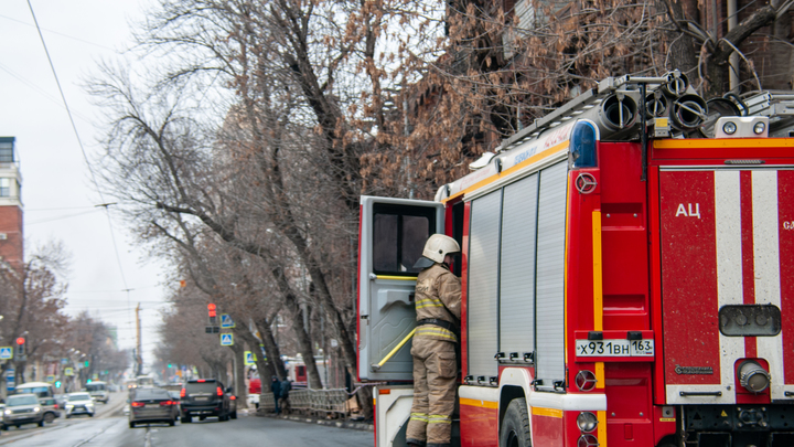 Пожарные ликвидировали огонь в здании на Бережковской набережной