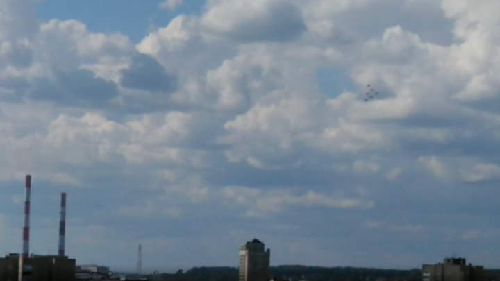 Появилось видео тренировки «Стрижей» в небе над Кемеровом