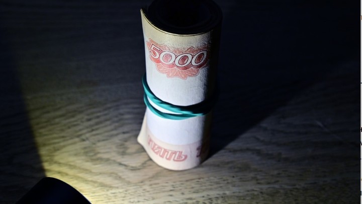 Слабый рубль кинет Россию в пучину бедности: Делягин дал тревожный прогноз