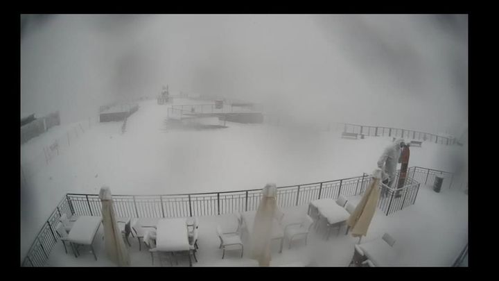 Более 12 сантиметров снега выпало за ночь на курорте Роза Хутор