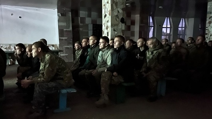 Украинским военнопленным в колонии Еленовки показали фильм Мариполь. Русский город