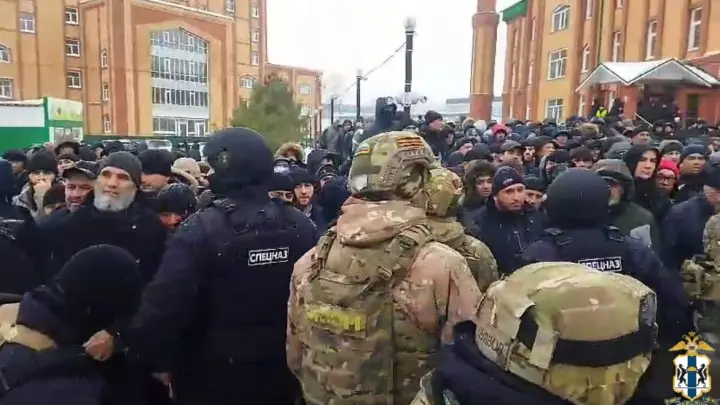 Больше тысячи мигрантов проверили в ходе рейда около мечети в Новосибирске