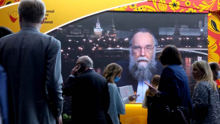 Александр Дугин о предателях во власти: Значительная часть элиты остаётся такой