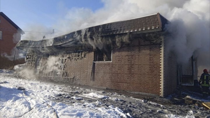 В Ростове в районе Сельмаша загорелась автомойка. Подробности происшествия