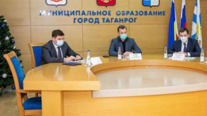 В Таганроге возбудили уголовное дело о золотых остановках: Из бюджета города утекли 4 млн рублей