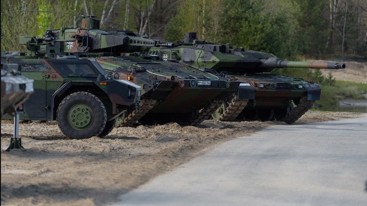 Германия не доверяет свои танки Украине. Боевые машины опасаются увидеть в России