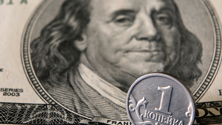 Теоретически возможно, но...: Экономист объяснил, почему доллар вряд ли подешевеет до 64 рублей