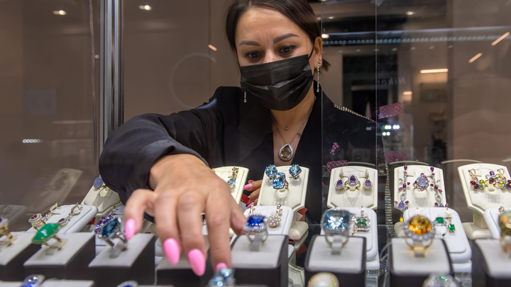 Ювелирную сеть, которая не могла закрыться два года, оштрафовали на 200 тысяч