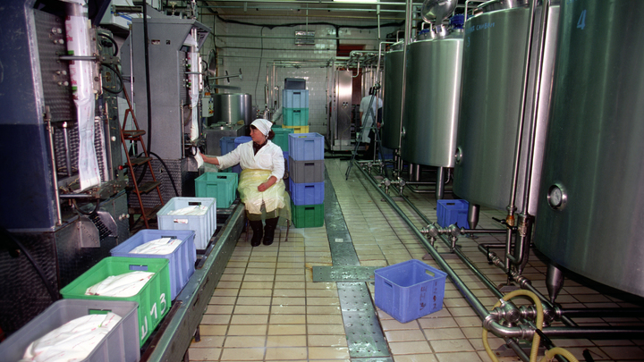 Антимонопольщики разрешили поднять цены на молоко и молочные продукты