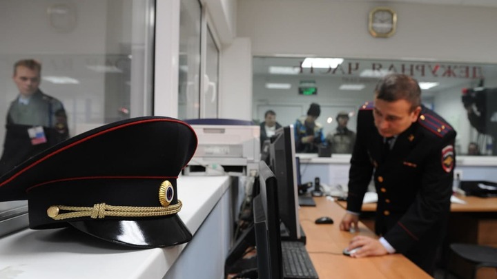 Полицейские в Екатеринбурге нашли и привели маме убежавшего от неё маленького сына