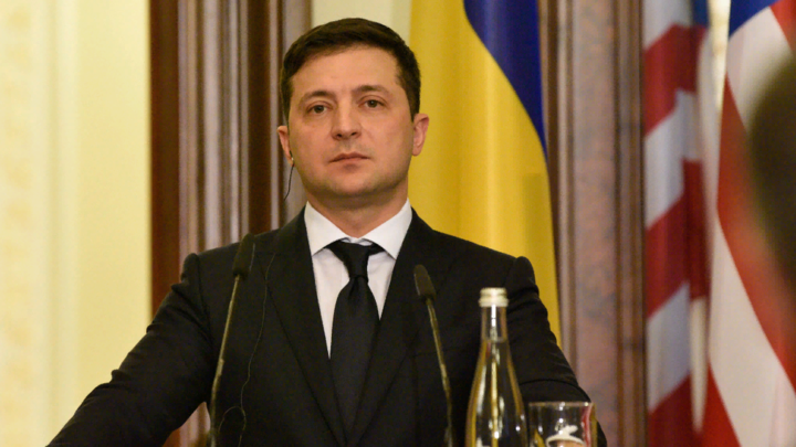 Зеленского превратили в копилку-попрошайку. В прямом смысле