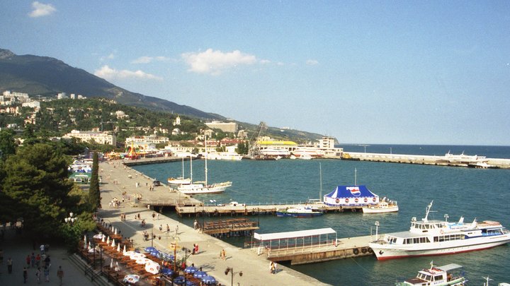 Крупнейший порт в Европе закрыл вход и выход для грузоперевозок России