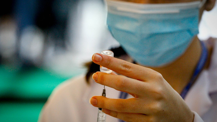 Если всё-таки решились: Как записаться на вакцинацию от коронавируса в Новосибирской области