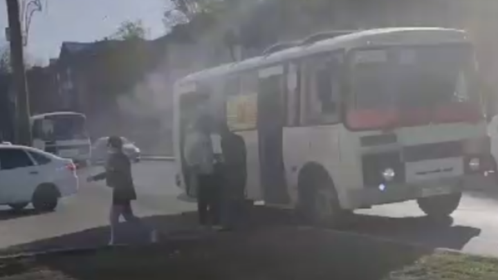 В Самаре на ходу задымился автобус с пассажирами
