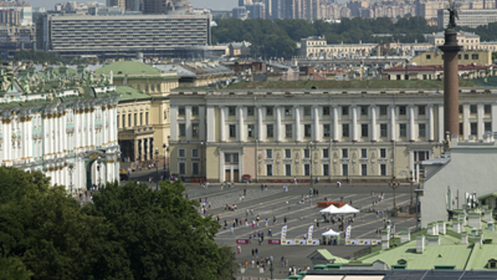 Смольный подсчитал заработки от туристов в Санкт-Петербурге
