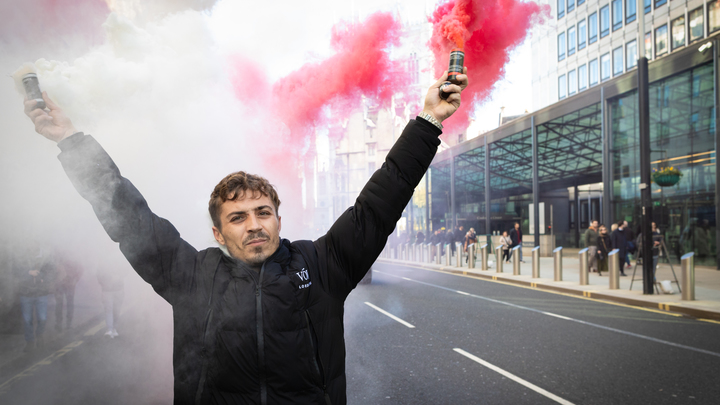 Новая провокация против России: Обвинили в протестах после смерти детей в Британии - правду сказали в посольстве