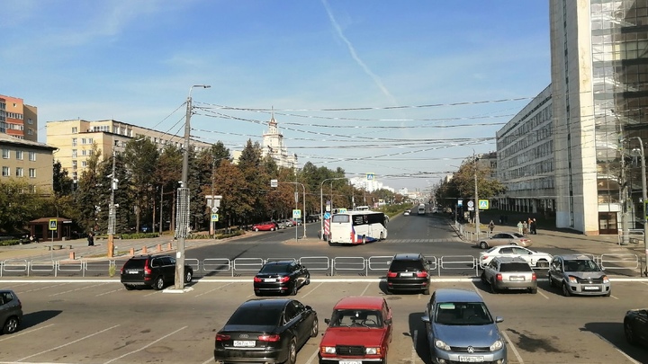 В центре Челябинска на 7 дней запретят парковку