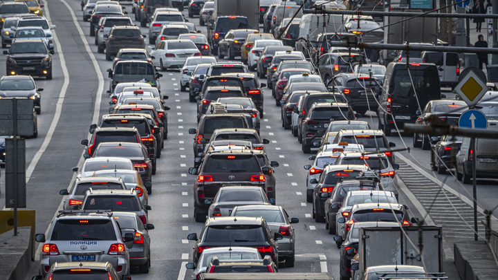 На Кубани половина автомобилистов за год проводит неделю в пробках