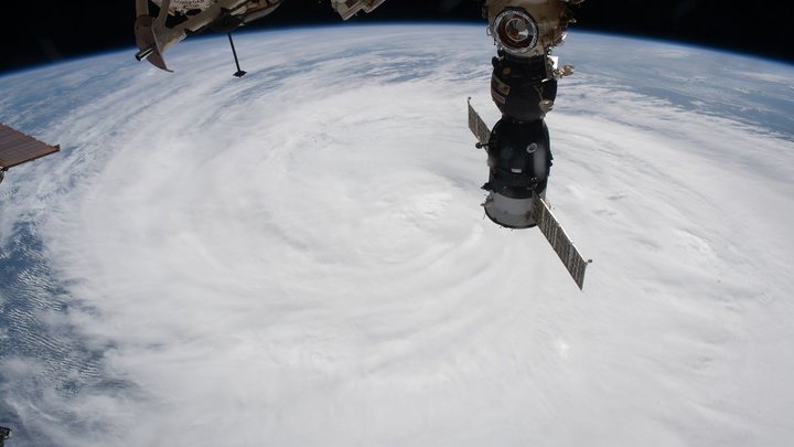 Планы меняются: Корабль с Пересильд и Шипенко вернётся раньше