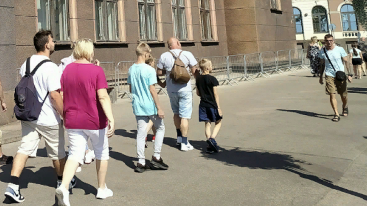 Обстрелы ВСУ угрожают жизни: Вице-премьер сообщил об эвакуации в Брянской и Курской областях